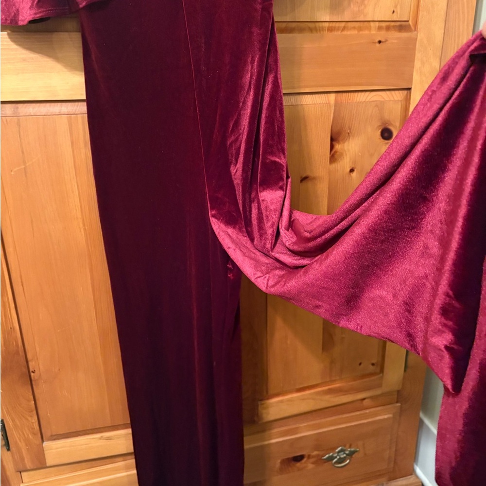 Burgundy red velvet jumpsuit. Flowy cap sleeve wide leg NWT - Picture 5 of 5
